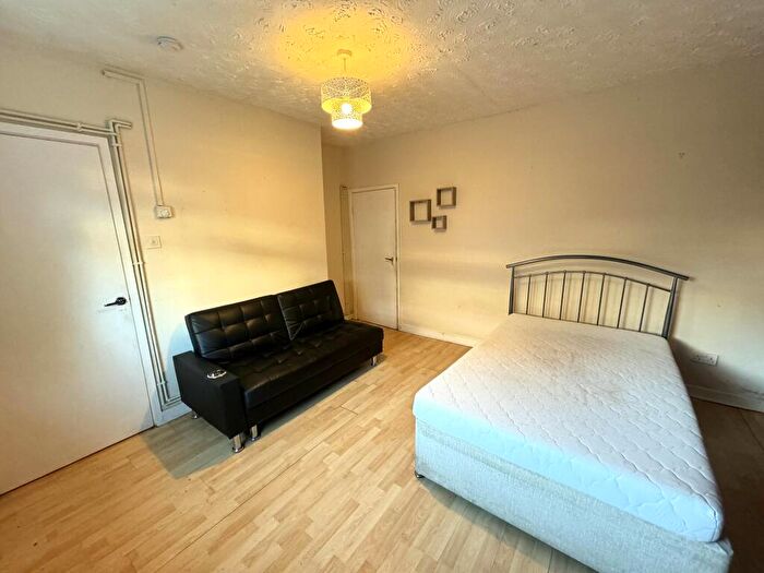 1 Bedroom Flat To Rent In Broom Street, ST1