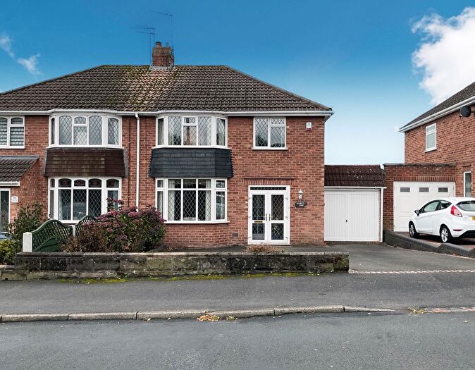3 Bedroom Semi Detached House For Sale In Meriden Avenue, Wollaston, Stourbridge, DY8