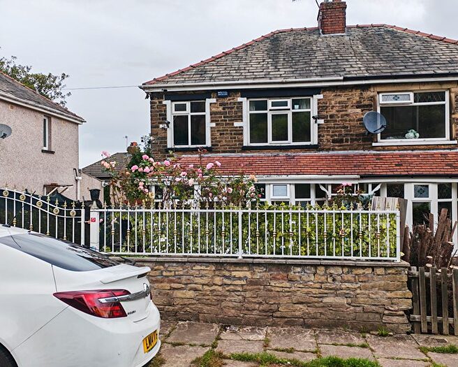 3 Bedroom Semi-Detached House For Sale In Southmere Drive, Bradford, BD7