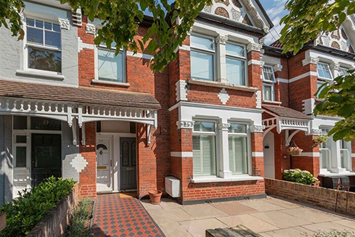 2 Bedroom Maisonette For Sale In Beech Hall Road, Highams Park, E4