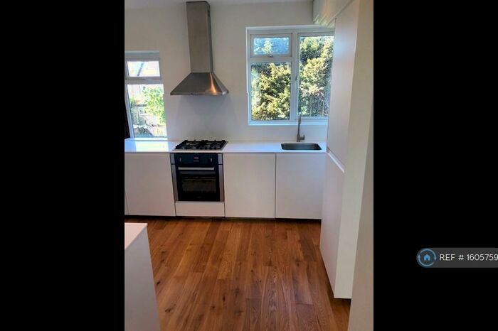 1 Bedroom Flat To Rent In South Woodford, South Woodford, E18