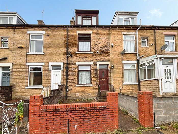 4 Bedroom Terraced House For Sale In Harlow Road, Bradford, BD7