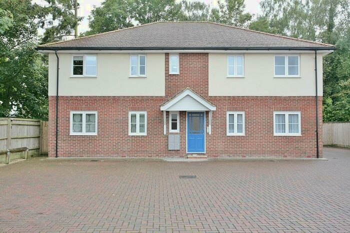 2 Bedroom Apartment To Rent In Prior Court, Manor Crescent, OX11