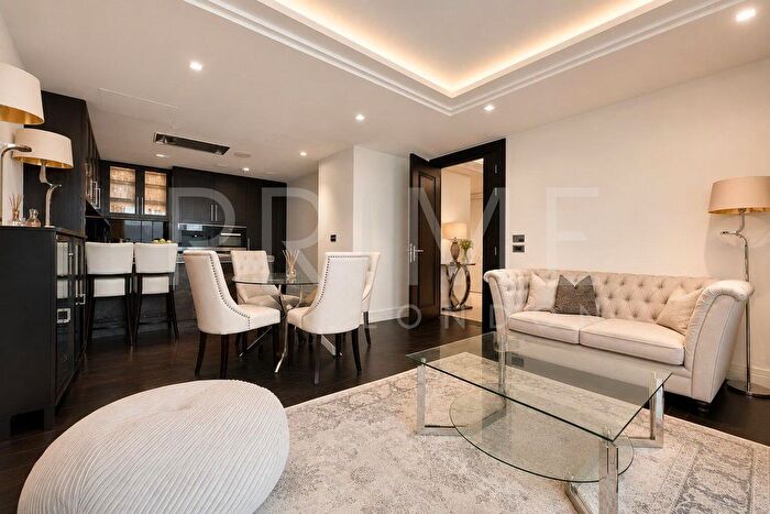 2 Bedroom Flat To Rent In Gladstone House, Strand, London, WC2R