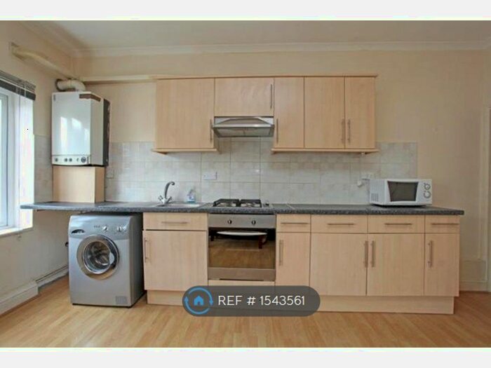 2 Bedroom Maisonette To Rent In High Road Leytonstone, London, E11