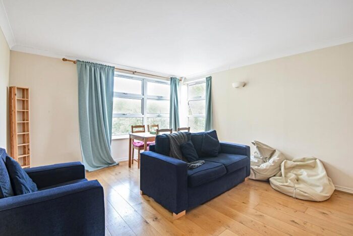 2 Bedroom Apartment To Rent In Worgan Street London, SE16