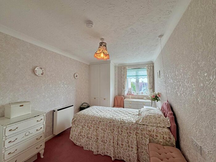 2 Bedroom Apartment For Sale In Station Road, Thorpe Bay, Essex, SS1