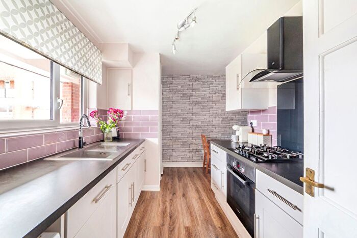 2 Bedroom Maisonette To Rent In Clarence Lane, Roehampton, SW15