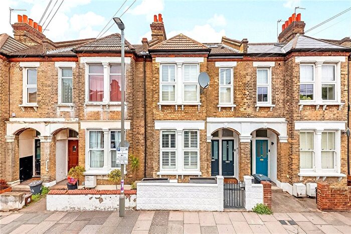 2 Bedroom Flat To Rent In Renmuir Street, London, SW17