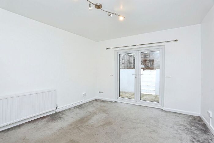 2 Bedroom Flat To Rent In Oval Road, Croydon, CR0