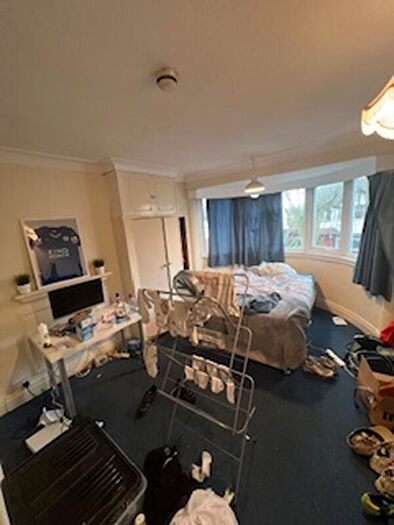 5 Bedroom Semi Detached House To Rent In The Turnways, Headingley, Leeds, LS6
