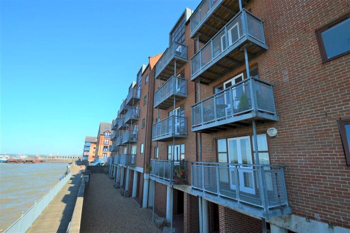 2 Bedroom Flat To Rent In West Street, Gravesend, DA11