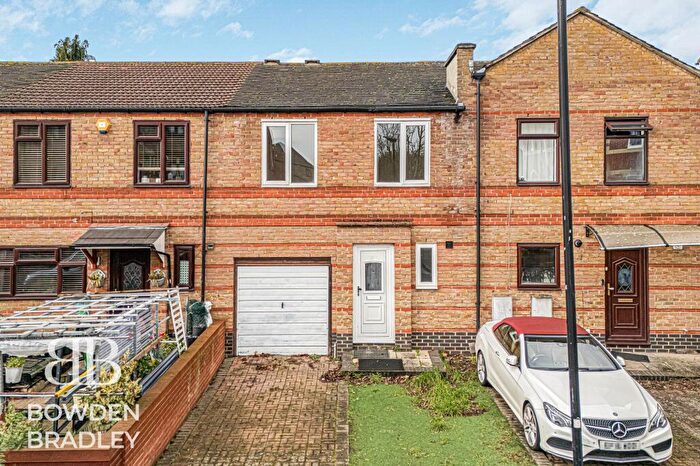 3 Bedroom Terraced House For Sale In Kingfisher Street, London, E6