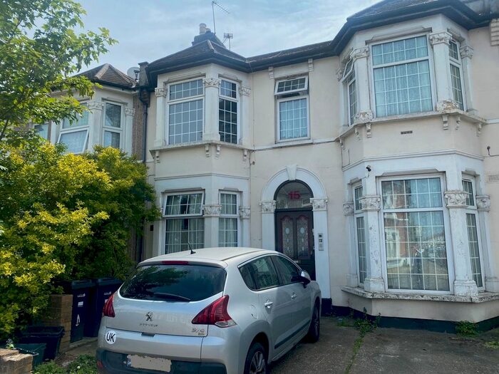 2 Bedroom Flat To Rent In Cambridge Road, Ilford, Essex, IG3