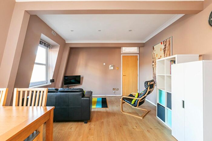 1 Bedroom Flat To Rent In Westgate House, Trafalgar Street, WInchester, SO23
