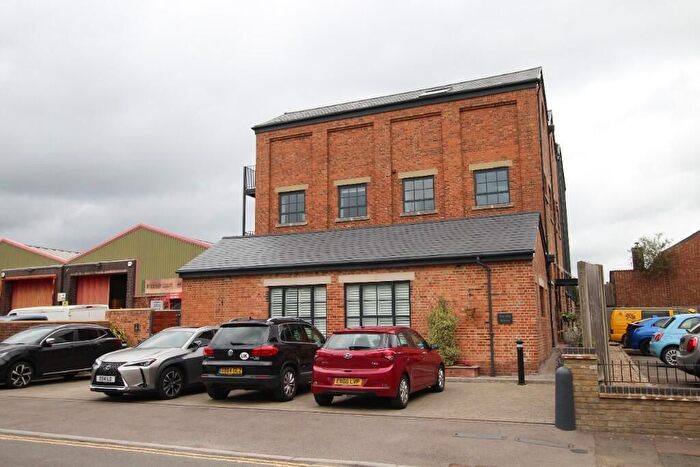 2 Bedroom Flat To Rent In Victoria Crescent, Ashford, TN23