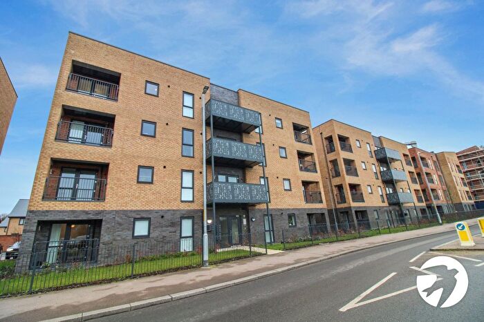 2 Bedroom Flat To Rent In Tiltman Avenue, Greenhithe, Kent, DA9