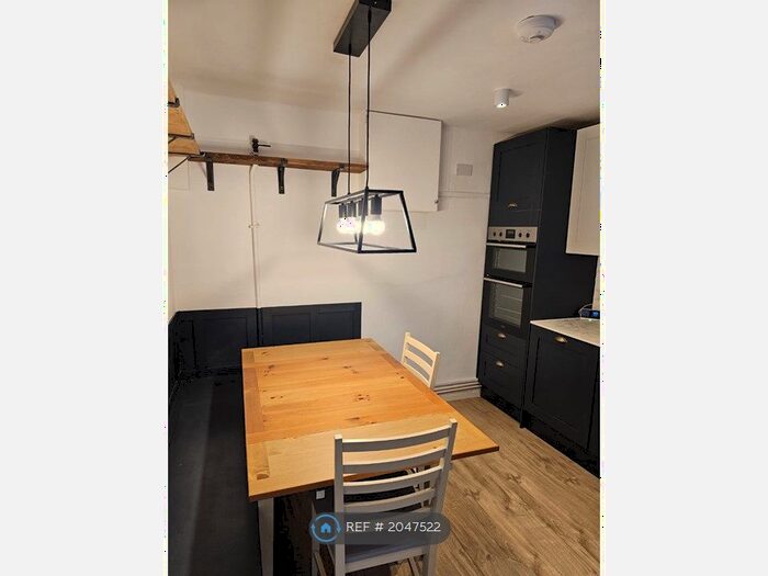 2 Bedroom Flat To Rent In Arlington Lodge, London, SW2