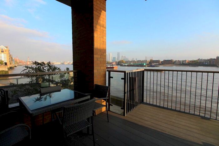 2 Bedroom Flat To Rent In Wapping High Street, London, E1W