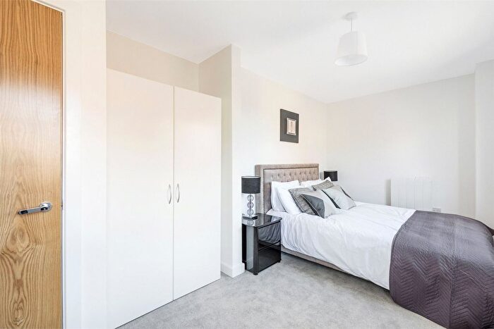 1 Bedroom Flat To Rent In High Road, Finchley, N12