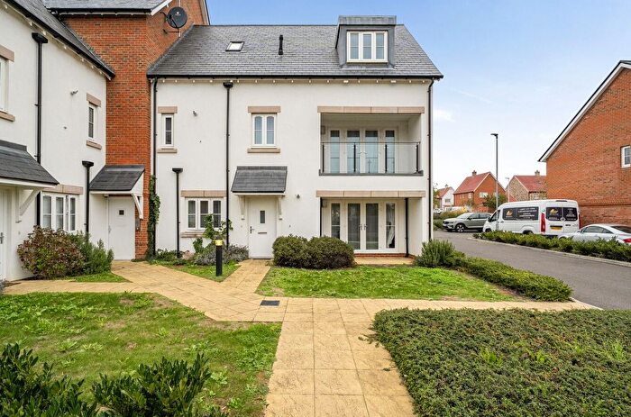 2 Bedroom Flat For Sale In Linnet Lane, Hailsham, BN27
