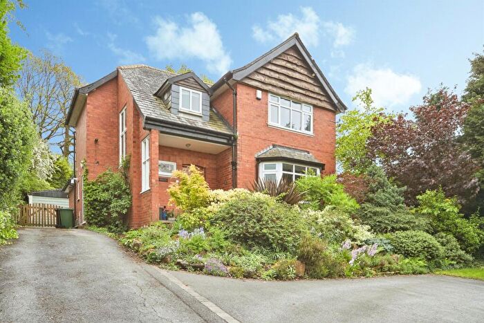4 Bedroom Detached House For Sale In Tinshill Road, Leeds, LS16