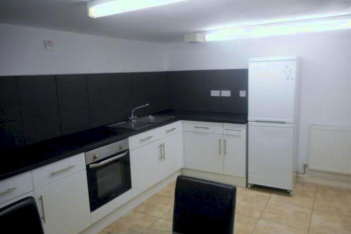 2 Bedroom Flat To Rent In Richmond Road, Cathays, Cardiff CF24