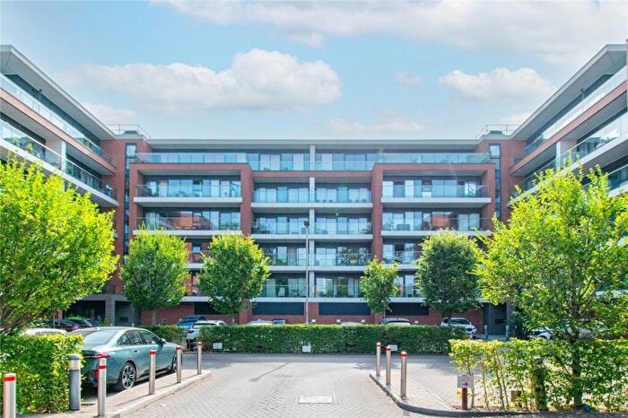 2 Bedroom Apartment To Rent In Carruthers Court, Racecourse Road, Newbury, Berkshire, RG14