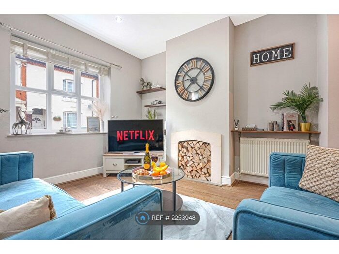 3 Bedroom Terraced House To Rent In Colwyn Road, Northampton, NN1