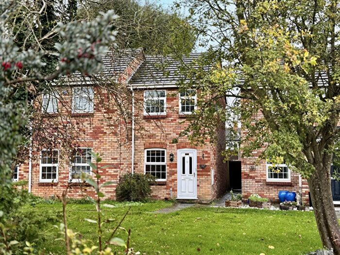 1 Bedroom Semi Detached House For Sale In The Green, Pitstone, LU7