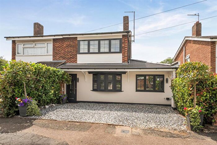 4 Bedroom Semi-Detached House For Sale In Bents Close, Clapham, Bedford, MK41