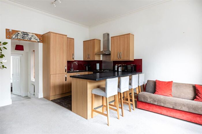 1 Bedroom Flat For Sale In Croydon Road, Reigate, RH2