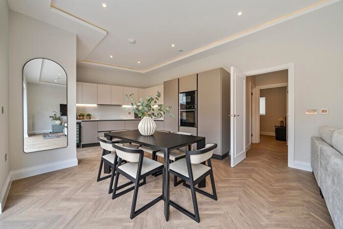 4 Bedroom End Of Terrace House For Sale In Burlington Place, East Barnet Village, London, EN4