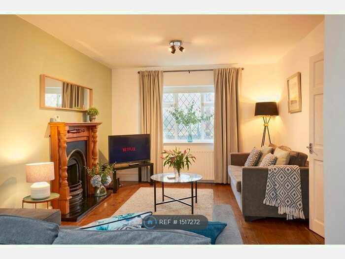 3 Bedroom Semi-Detached House To Rent In Northedge, Halifax, HX3