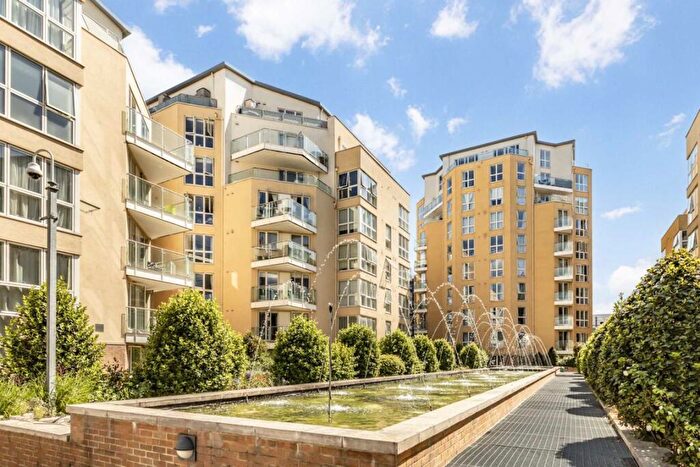 2 Bedroom Flat To Rent In Water Gardens Square, Canada Water, SE16