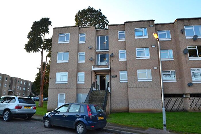 2 Bedroom Flat For Sale In Brunswick Court, Rawdon Drive, Hoddesdon, Hertfordshire, EN11