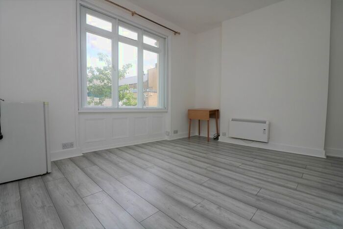 Studio To Rent In Holloway Road, Holloway, N7