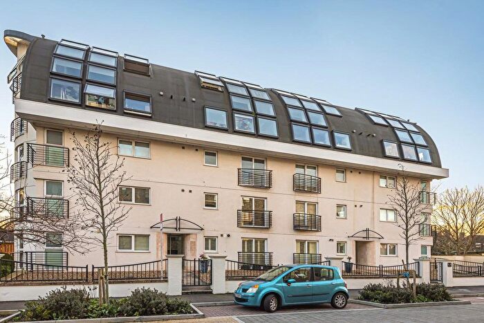 2 Bedroom Flat For Sale In Melfield Gardens, Catford, London, SE6