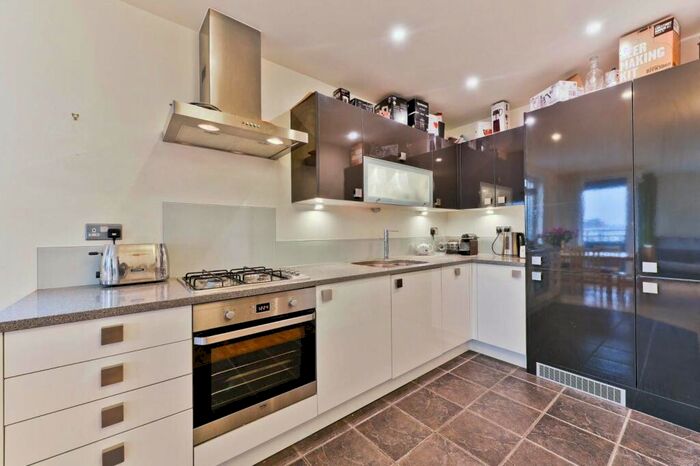2 Bedroom Flat To Rent In Provost Street, Old Street, London, N1