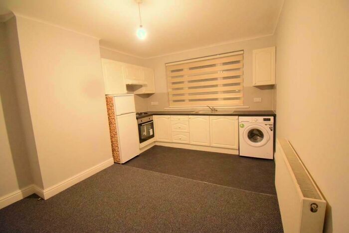 3 Bedroom Flat To Rent In Lemna Road, London, E11