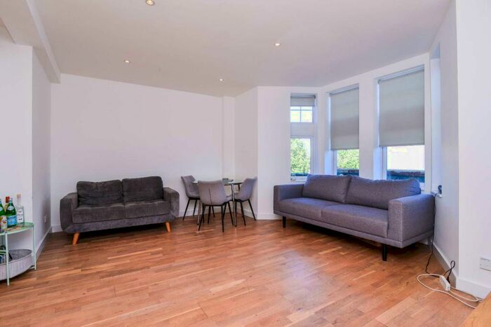 3 Bedroom Flat To Rent In Old Kent Road, Elephant And Castle, London, SE15