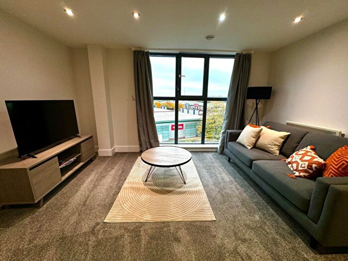 1 Bedroom Flat To Rent In Crown Point Road, Hunslet, Leeds, West Yorkshire, LS10