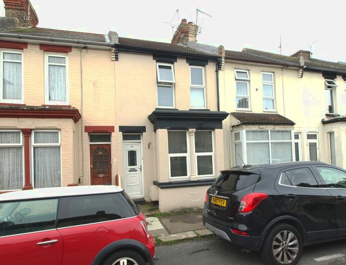 3 Bedroom Terraced House To Rent In Priestfield Road, Gillingham, ME7