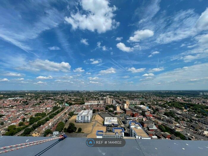 3 Bedroom Flat To Rent In Barratt House, Hounslow, TW3