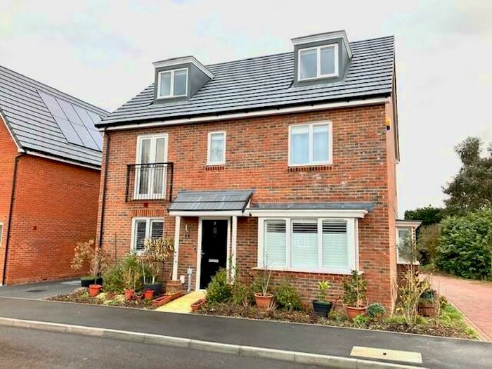 5 Bedroom Detached House To Rent In Donnington Grove, Binfield, RG42