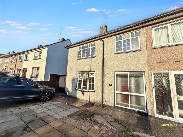 3 Bedroom Property To Rent In Grovelands Road, Orpington, BR5