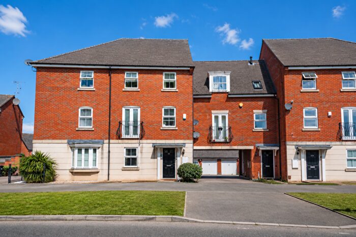 4 Bedroom Terraced House For Sale In Sandhills Avenue, Hamilton, Leicester, LE5