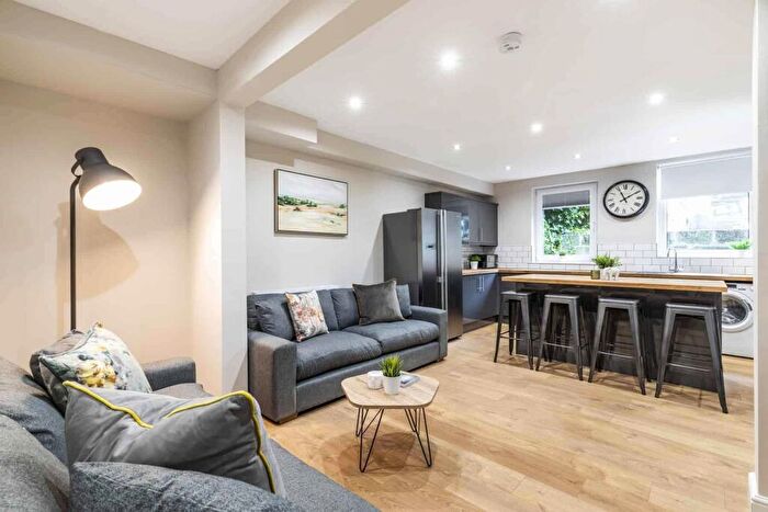 6 Bedroom House To Rent In A Cardigan Road, Leeds, LS6