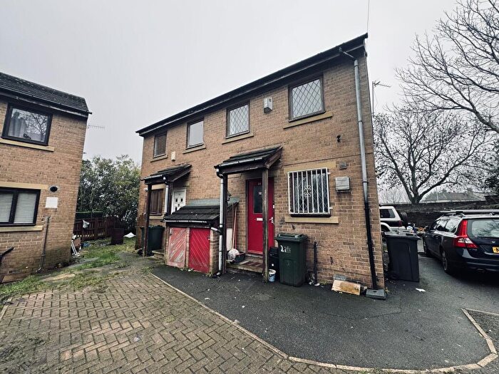 2 Bedroom Semi Detached House To Rent In Hudson Close, Bradford, BD7