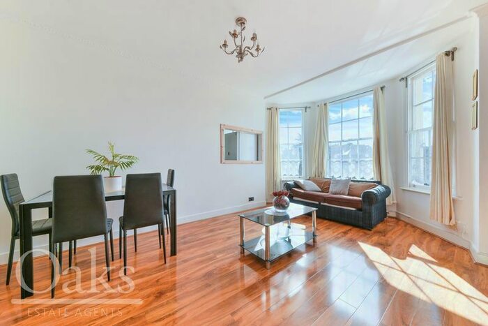 3 Bedroom Flat To Rent In Hamilton Road, London SE27